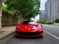 最新型フェラーリ F8