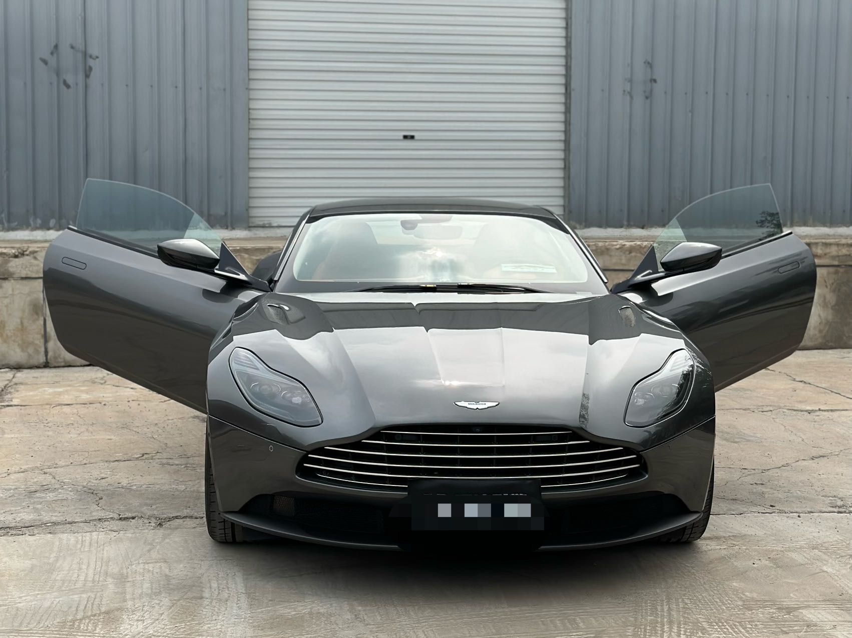 アストンマーティン DB11