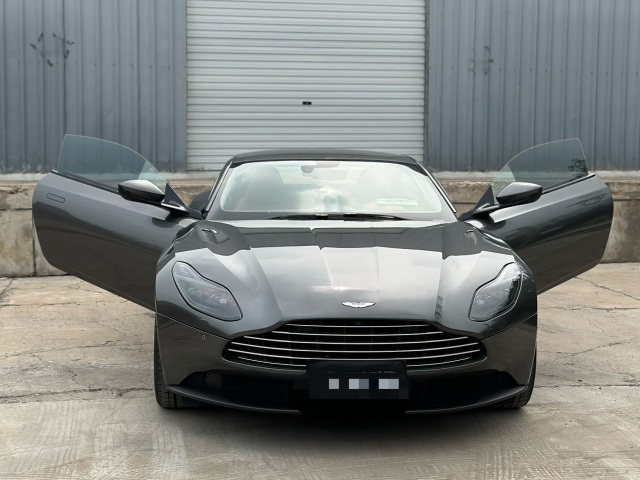 アストンマーティン DB11