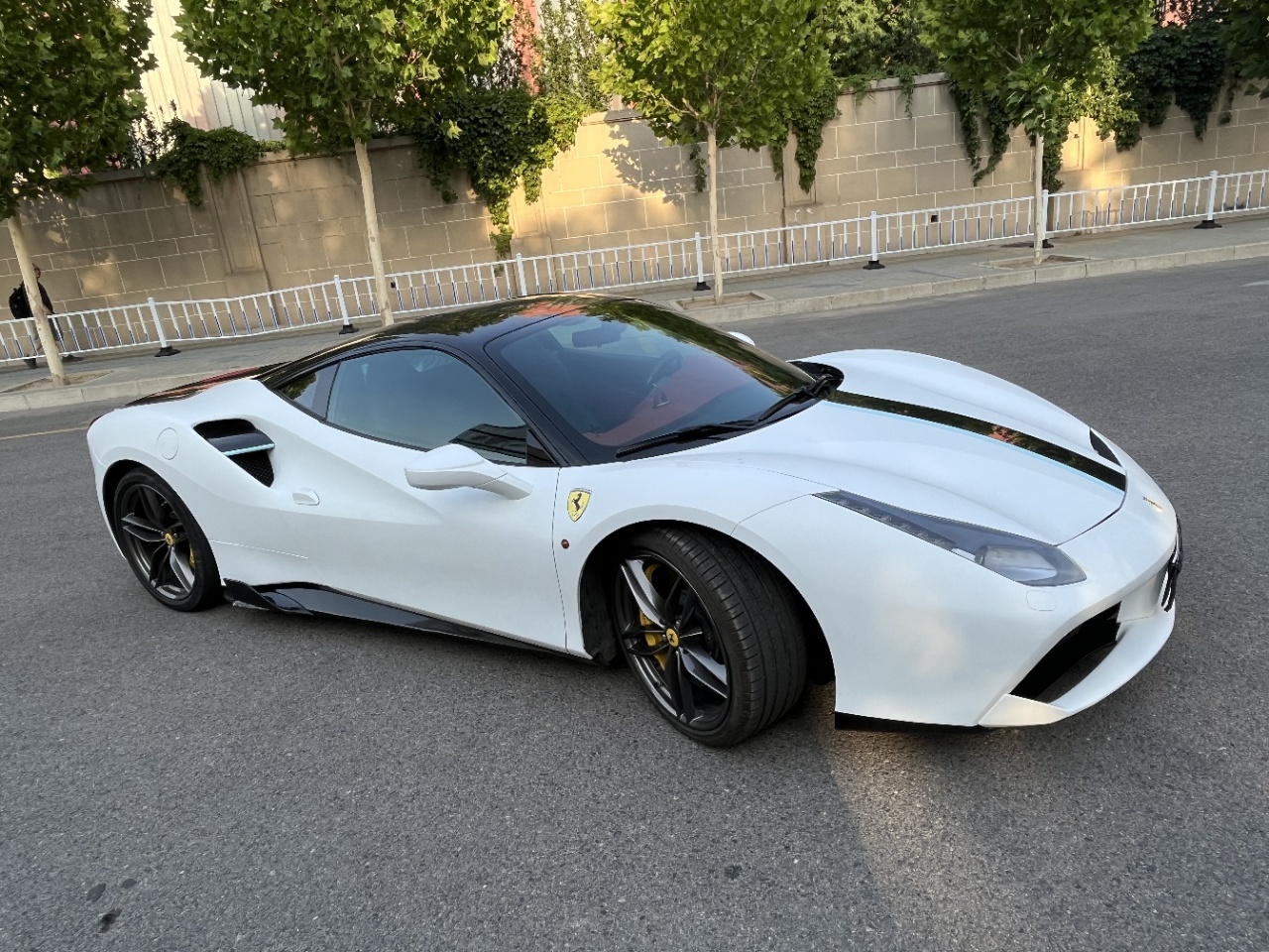 フェラーリ 488 (白)