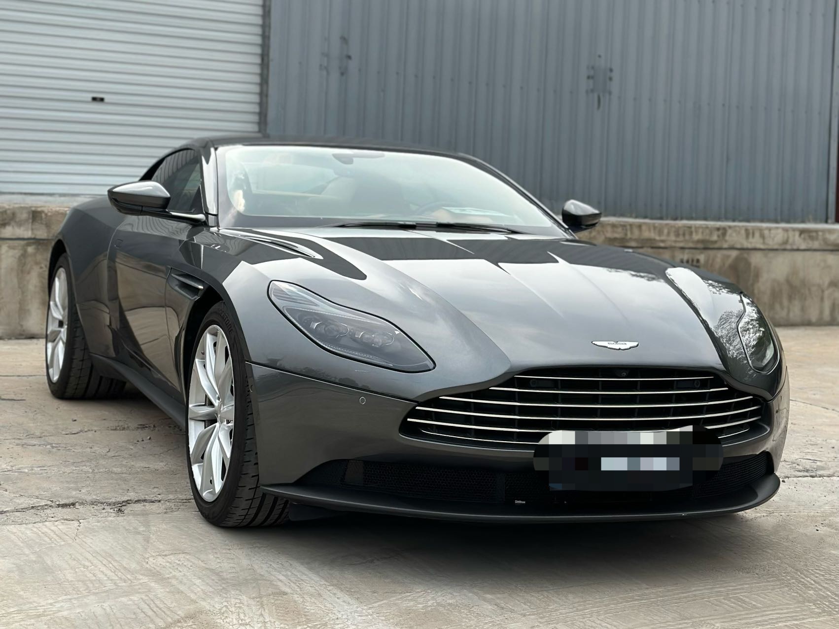 アストンマーティン DB11