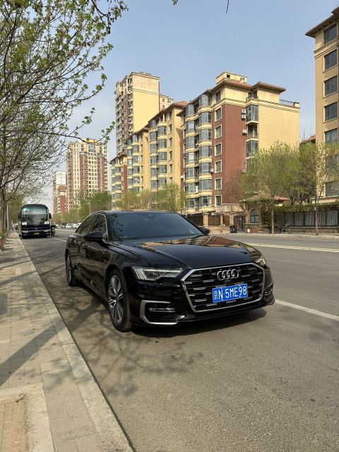 最新型アウディ A6L