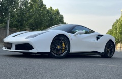 フェラーリ 488 (白)