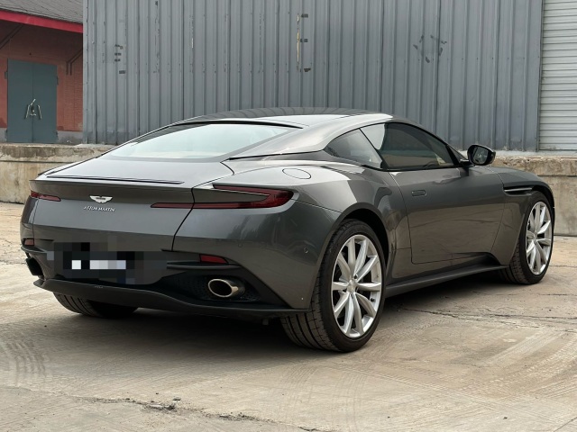 アストンマーティン DB11