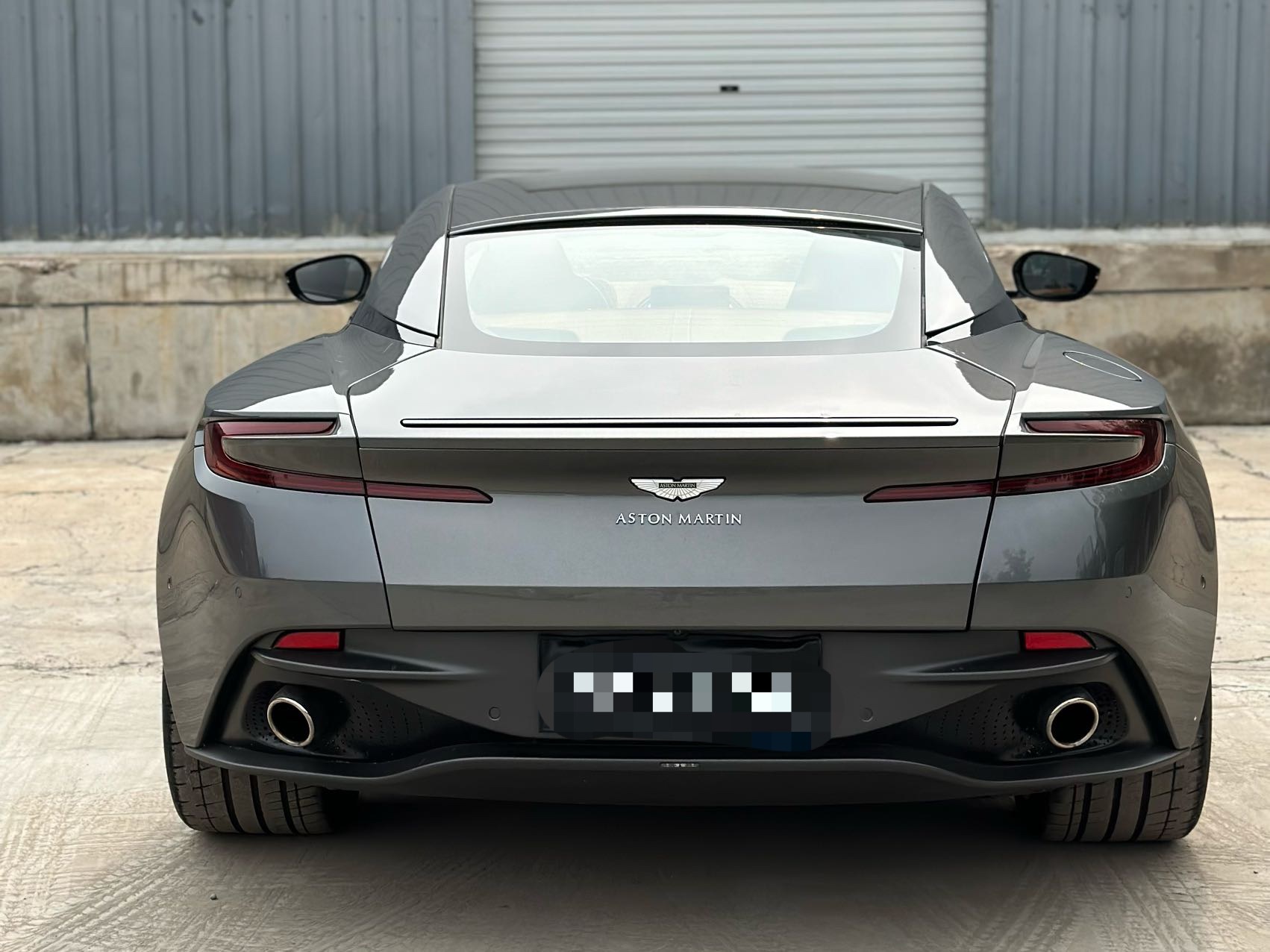 アストンマーティン DB11
