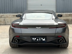 アストンマーティン DB11
