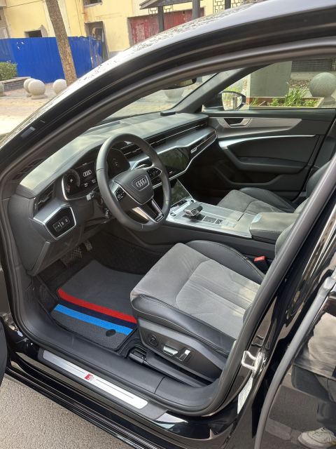 最新型アウディ A6L