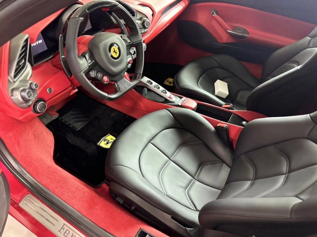 フェラーリ 488 (白)