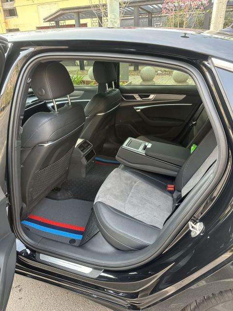 最新型アウディ A6L