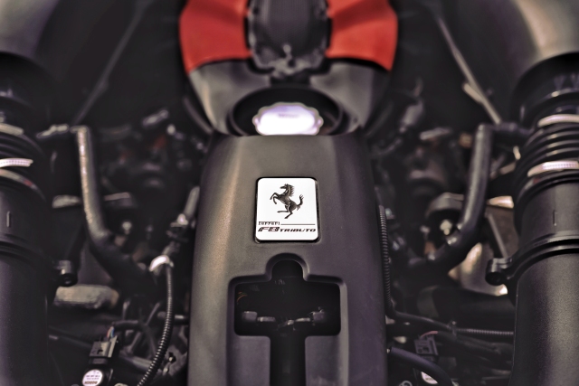 最新型フェラーリ F8