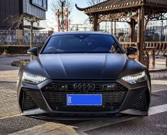 新型アウディ RS7