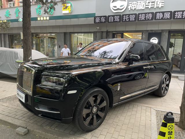 ロールスロイス カリナン