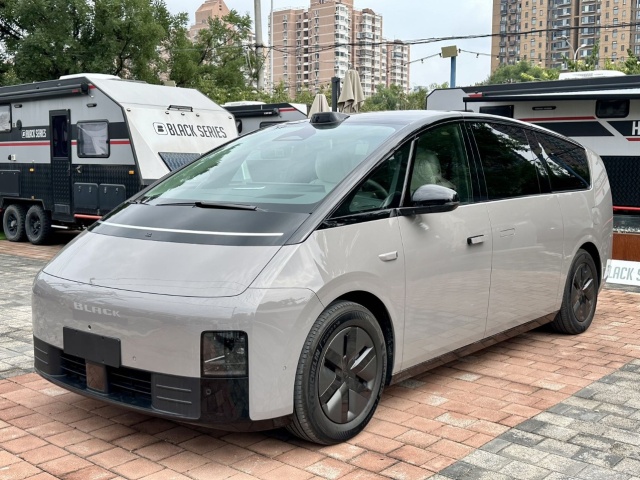 Lixiang メガ