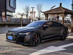 新型アウディ RS7