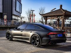 新型アウディ RS7