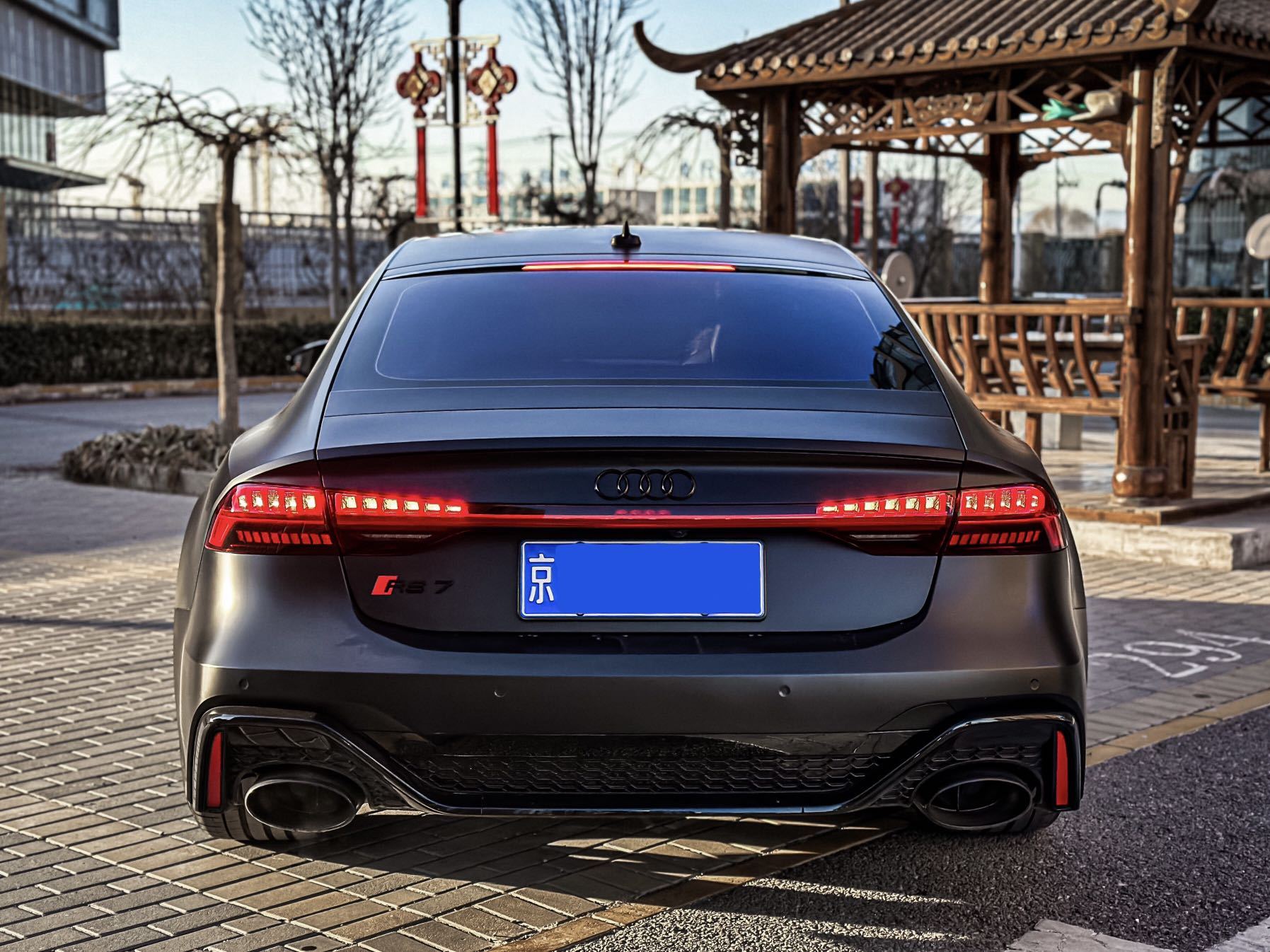 新型アウディ RS7