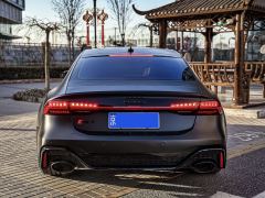 新型アウディ RS7