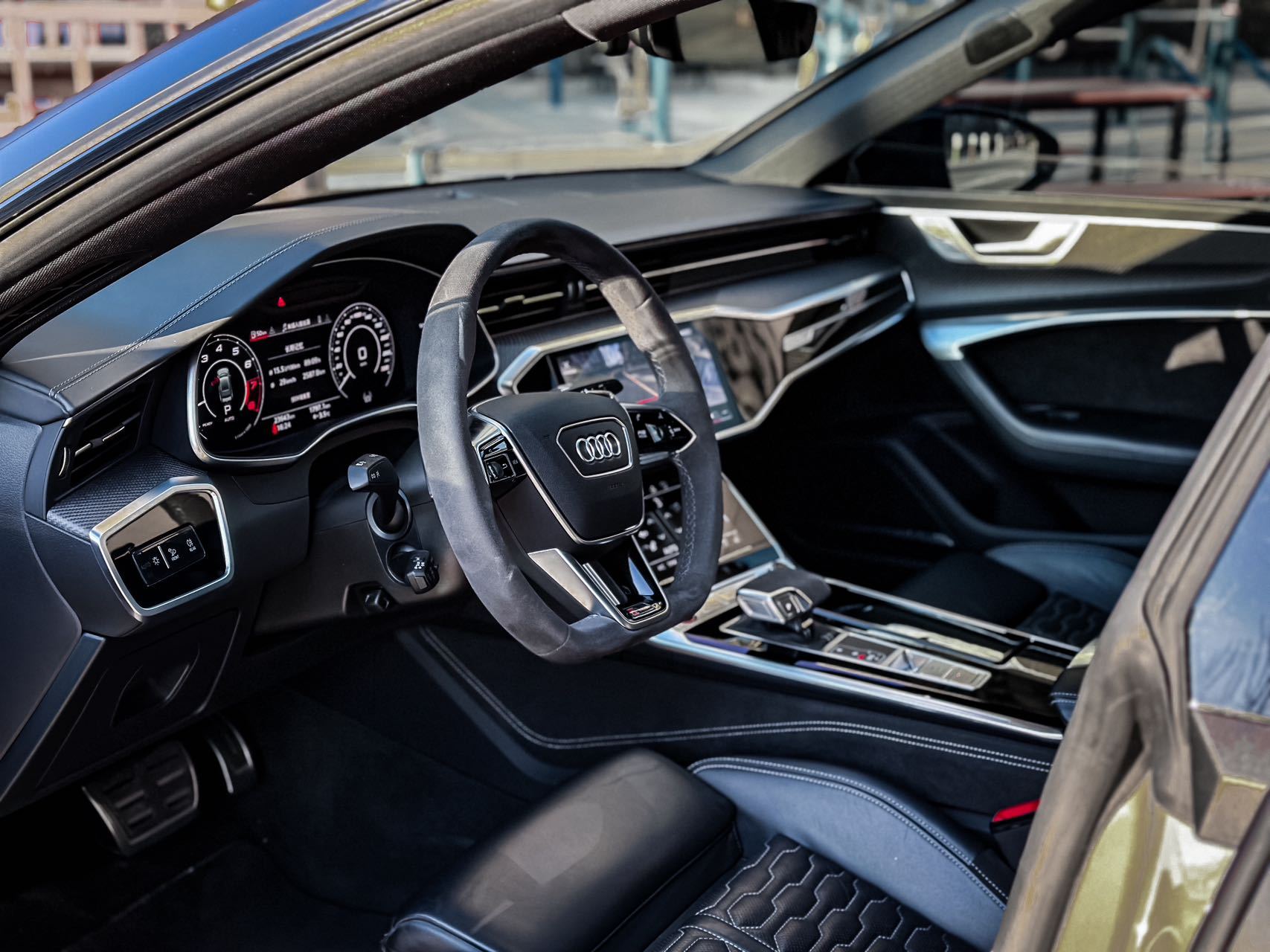 新型アウディ RS7