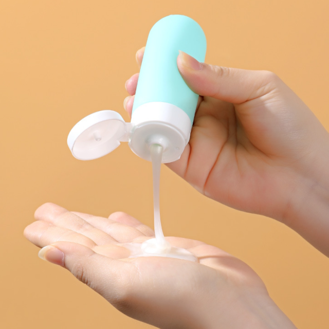 Customized Logo PE 50ml 30ml Squeezable Plastic Cosmetic Bottles Leak-Proof Dispenser for Hand Cream Travel Shampoo Conditioner