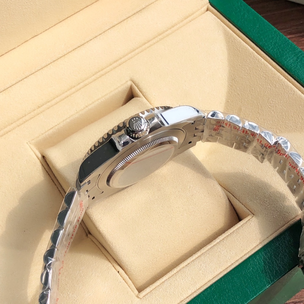 Rolex Greenwich II series m126710blnr-0002 watch (blue and black circle)