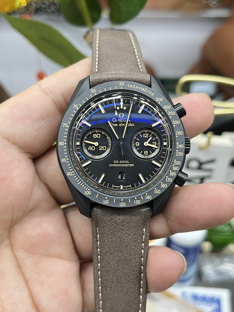 Omega Speedmaster 311.92.44.51.01.006 “Dark Side of the Moon”