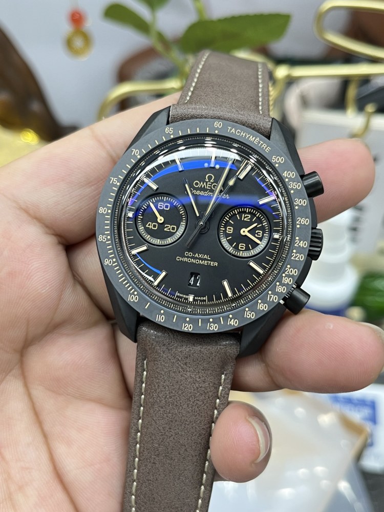 Omega Speedmaster 311.92.44.51.01.006 “Dark Side of the Moon”
