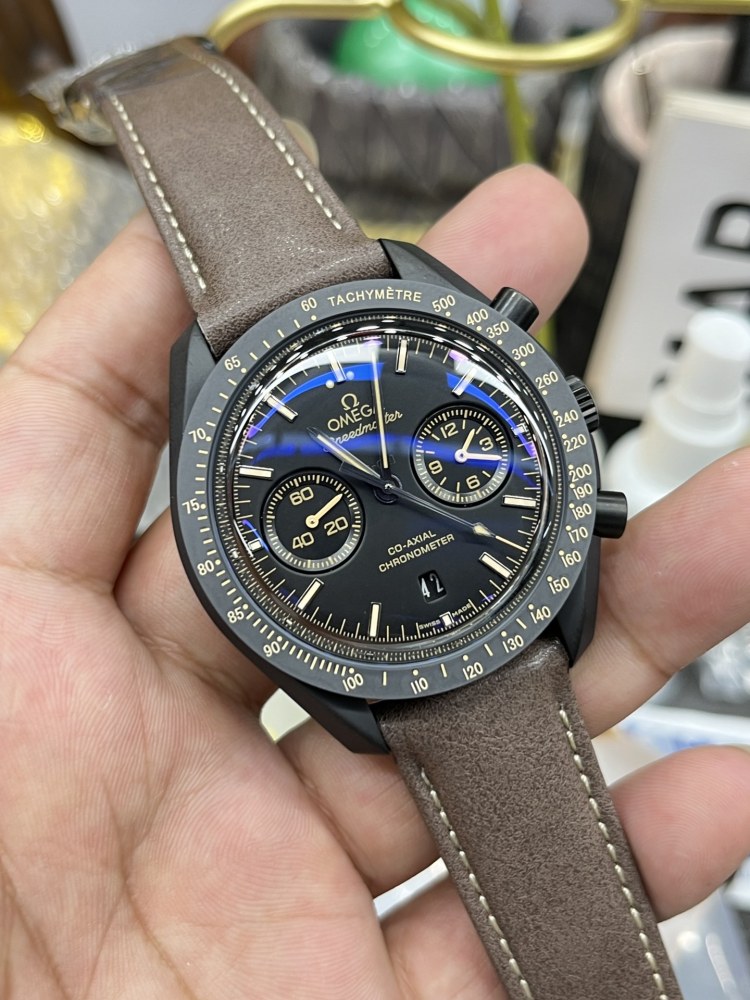 Omega Speedmaster 311.92.44.51.01.006 “Dark Side of the Moon”