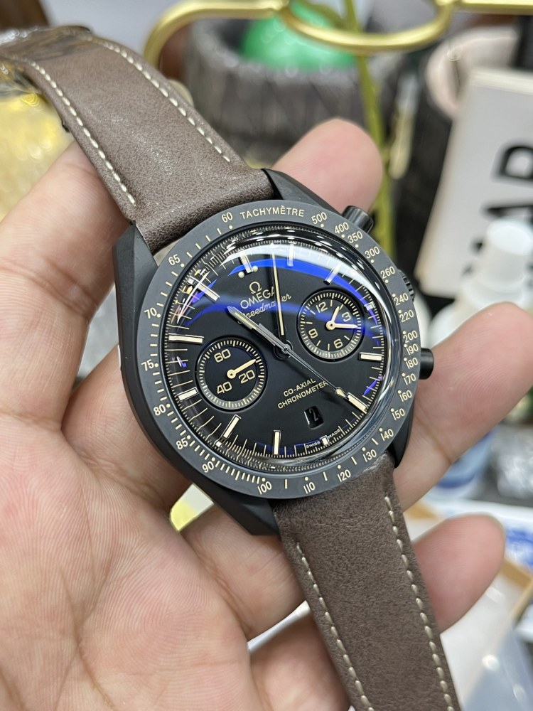 Omega Speedmaster 311.92.44.51.01.006 “Dark Side of the Moon”