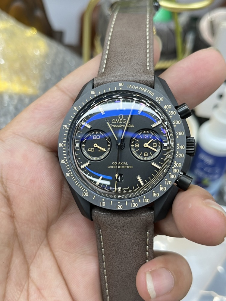 Omega Speedmaster 311.92.44.51.01.006 “Dark Side of the Moon”