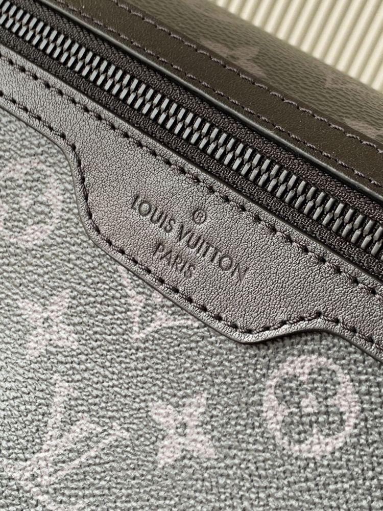 LOUIS VUITTON Messenger Voyager PM Bag