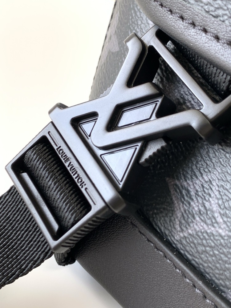 LOUIS VUITTON Messenger Voyager PM Bag