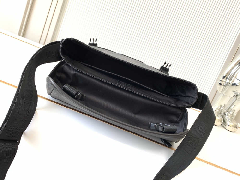LOUIS VUITTON Messenger Voyager PM Bag
