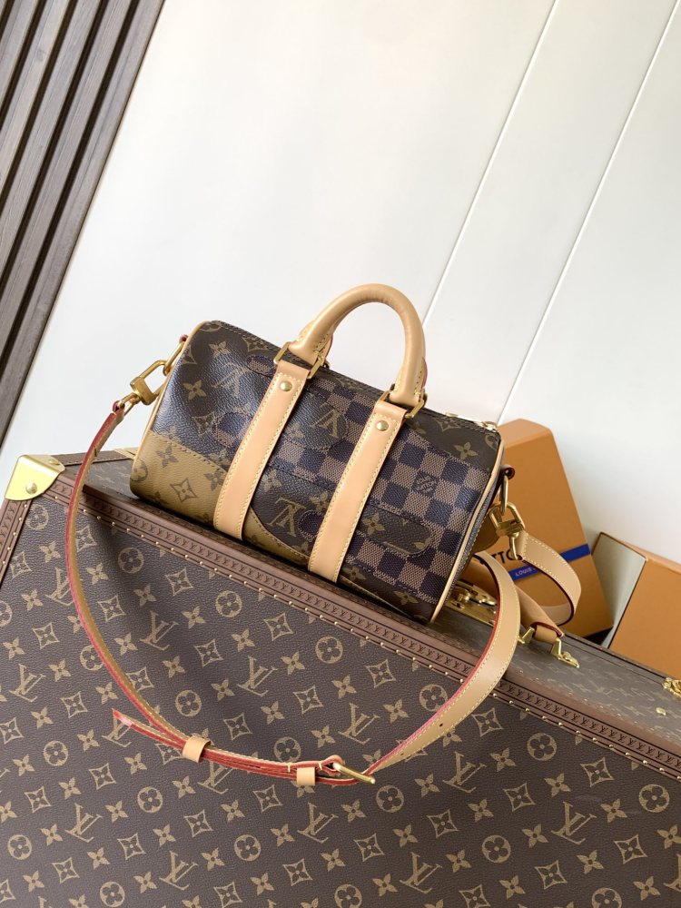 LOUIS VUITTON Keepall Bandoulière 25 Bag