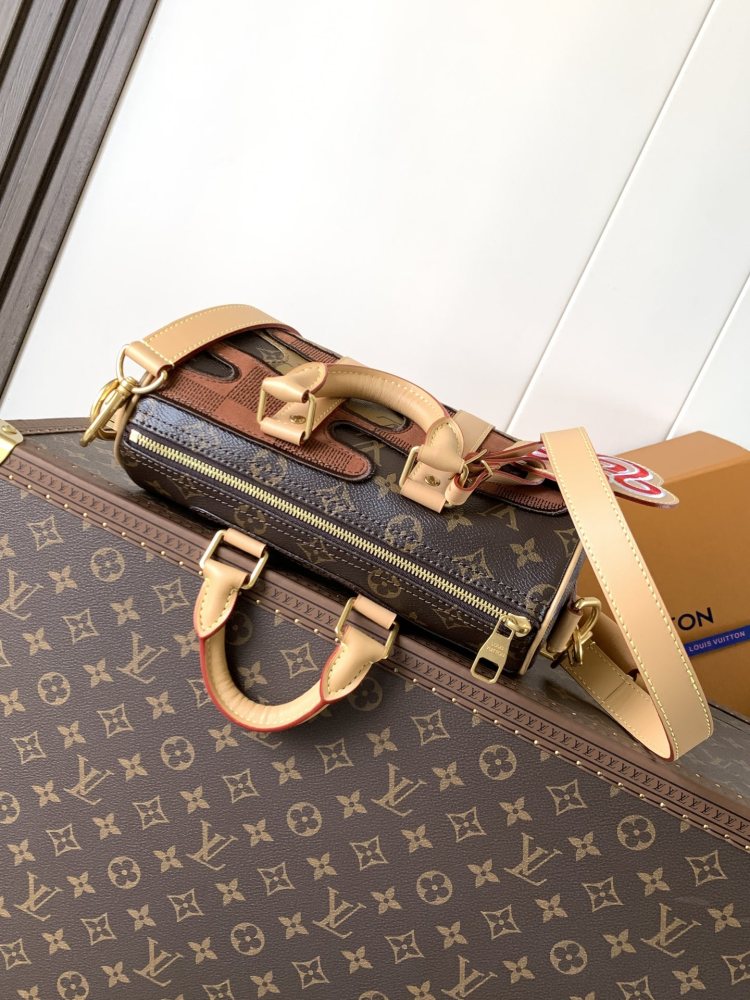 LOUIS VUITTON Keepall Bandoulière 25 Bag