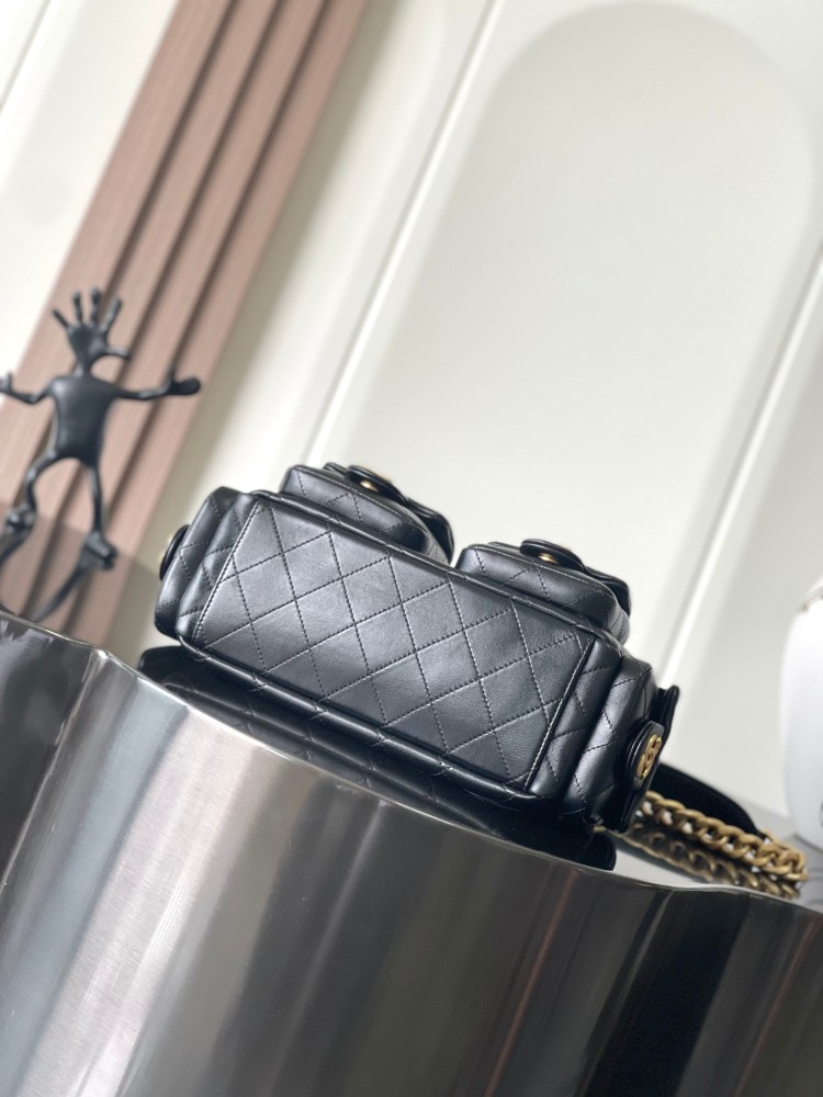 CHANEL25C multi-pocket hippie bag