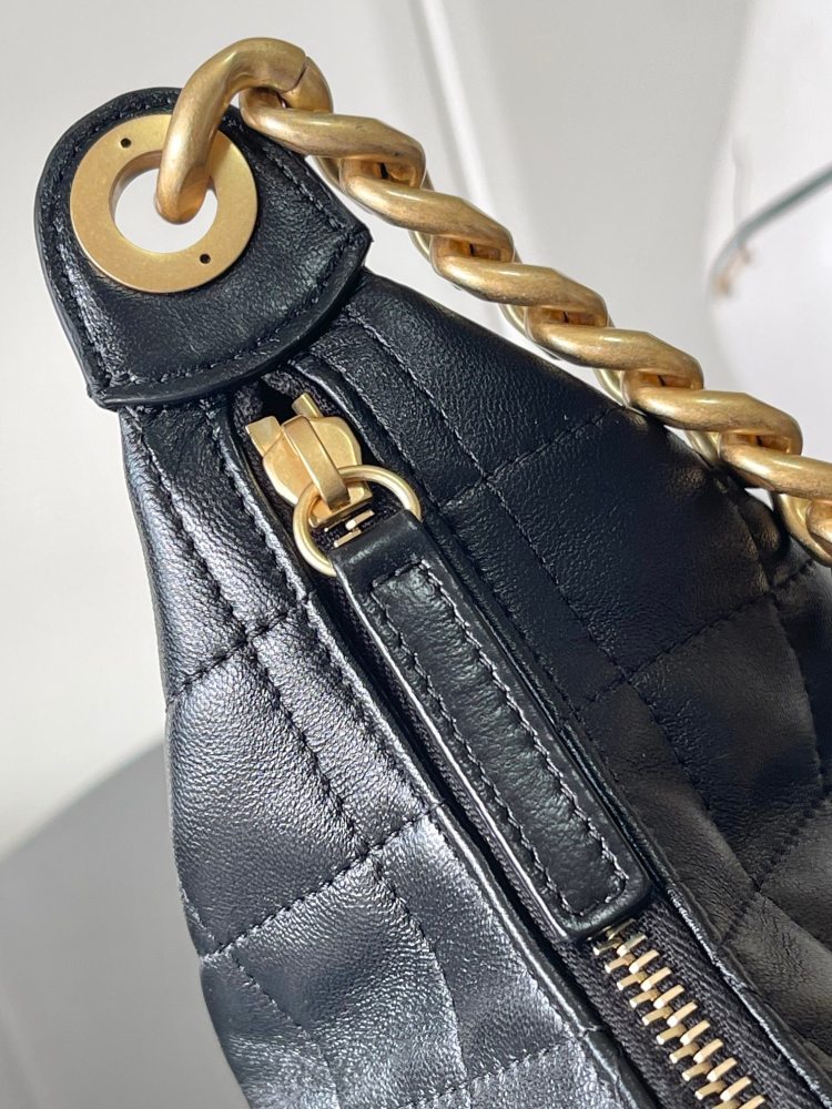 CHANEL25C multi-pocket hippie bag