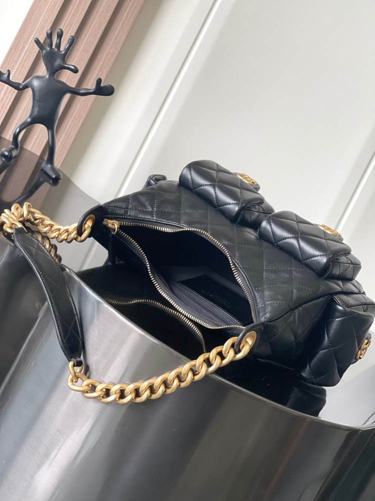 CHANEL25C multi-pocket hippie bag