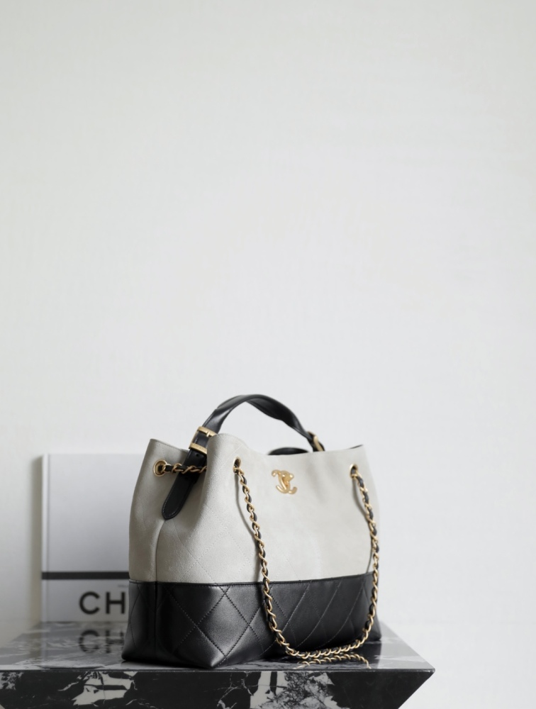 𝖢𝗁𝖺𝗇𝖾𝗅 suede pattern 𝗁𝗈𝖻𝗈 shopping bag