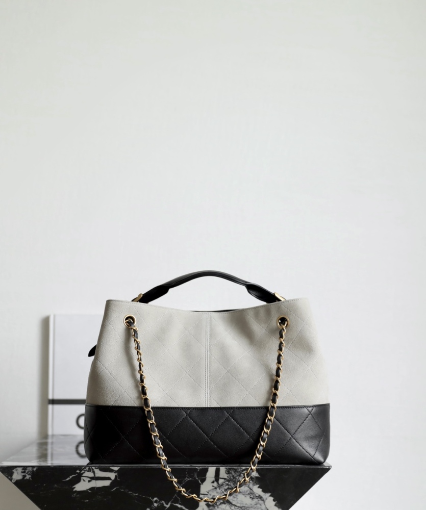 𝖢𝗁𝖺𝗇𝖾𝗅 suede pattern 𝗁𝗈𝖻𝗈 shopping bag