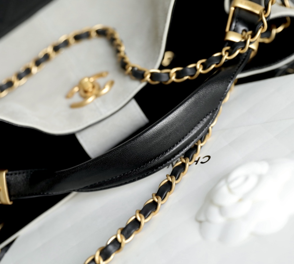 𝖢𝗁𝖺𝗇𝖾𝗅 suede pattern 𝗁𝗈𝖻𝗈 shopping bag