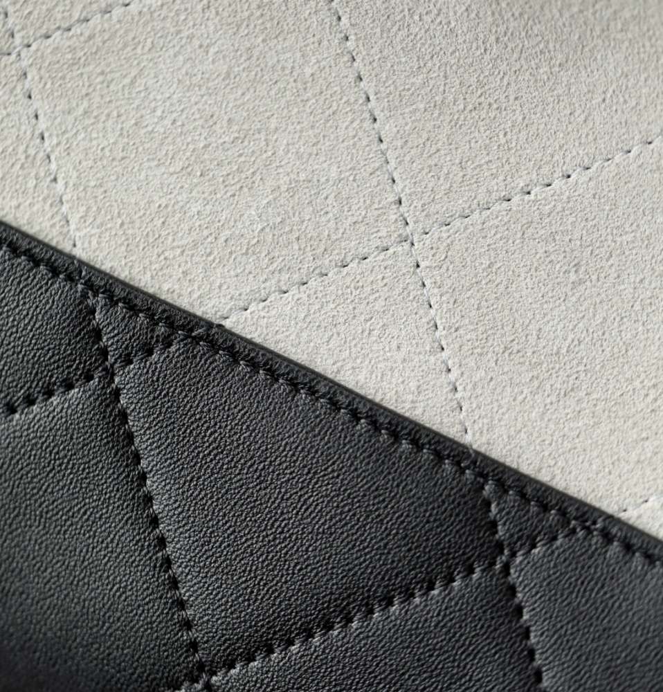 𝖢𝗁𝖺𝗇𝖾𝗅 suede pattern 𝗁𝗈𝖻𝗈 shopping bag