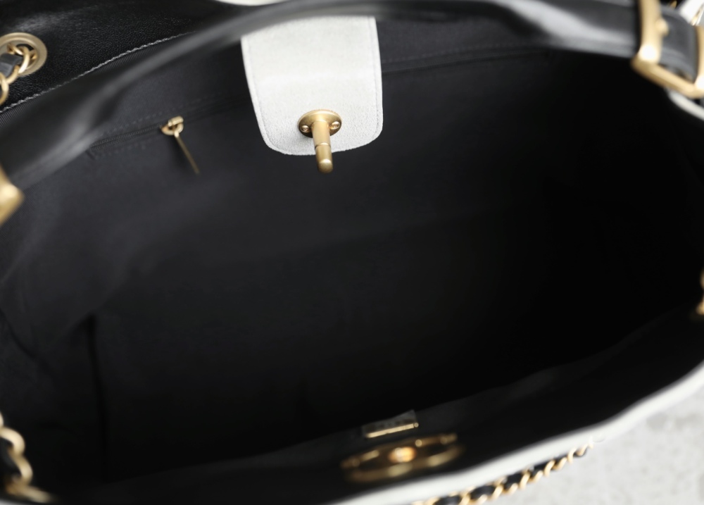 𝖢𝗁𝖺𝗇𝖾𝗅 suede pattern 𝗁𝗈𝖻𝗈 shopping bag