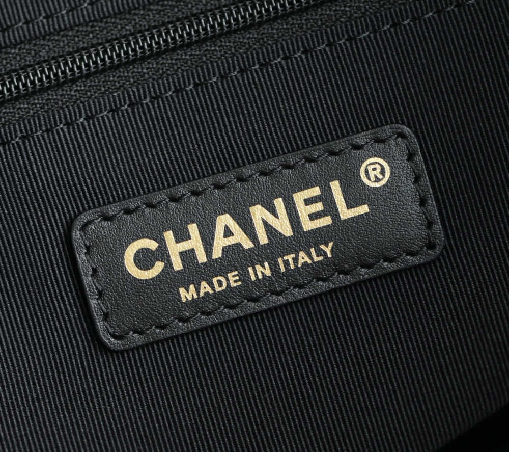 𝖢𝗁𝖺𝗇𝖾𝗅 suede pattern 𝗁𝗈𝖻𝗈 shopping bag