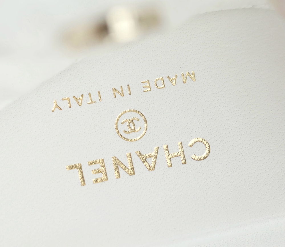 Chanel 25S Spring/Summer Cross Handle 𝖬𝗂𝗇𝗂𝖪𝖾𝗅𝗅𝗒 White