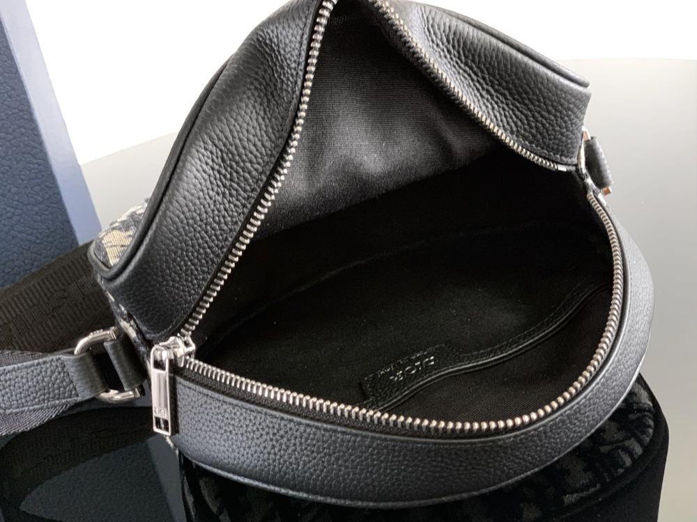 Dior Yoyo Zip Messenger Bag