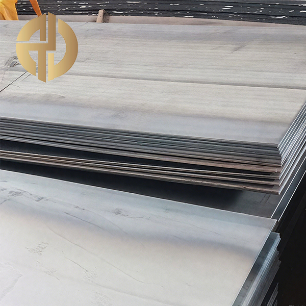 แผ่นเหล็กรีดร้อน