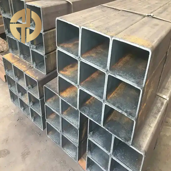 أنبوب مربع