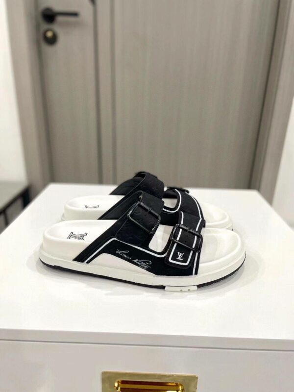 LOUIS VUITTON MAN SLIPPERS