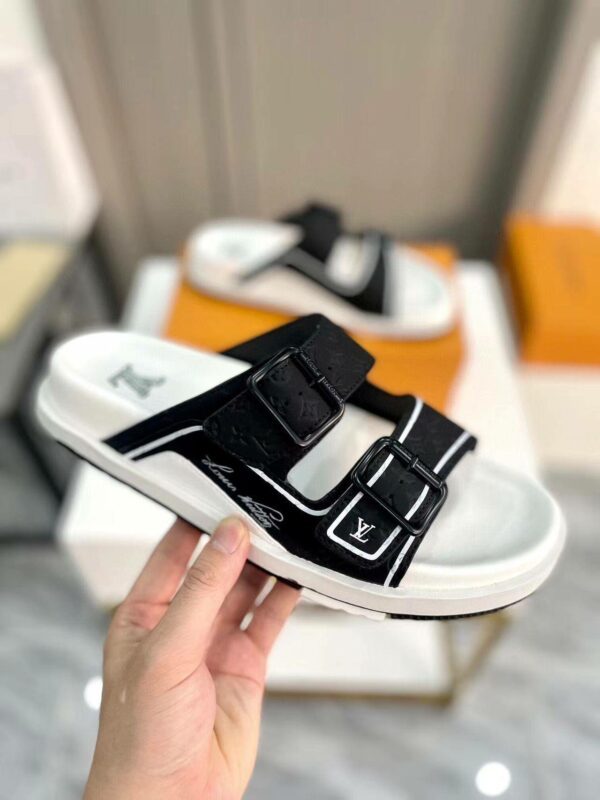 LOUIS VUITTON MAN SLIPPERS