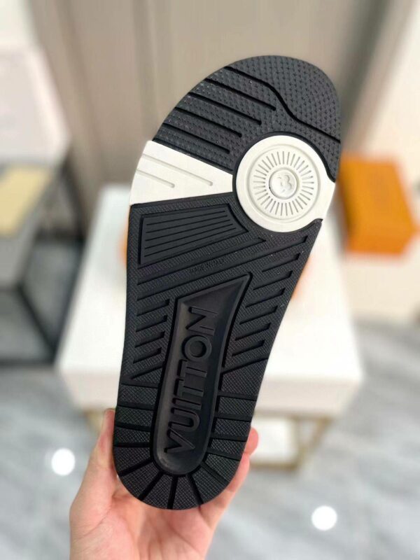 LOUIS VUITTON MAN SLIPPERS